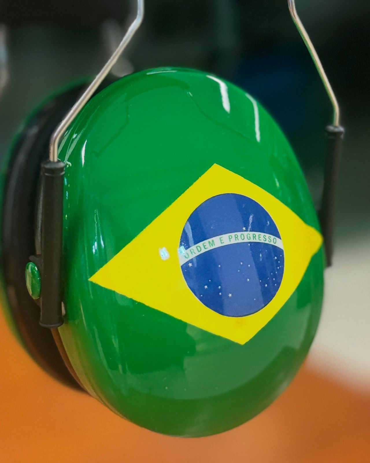 [PRÉ-VENDA] - Abafador de Ruído - Marca Peltor 3M - Personalizado Brazilian Flag - Concha Baixa